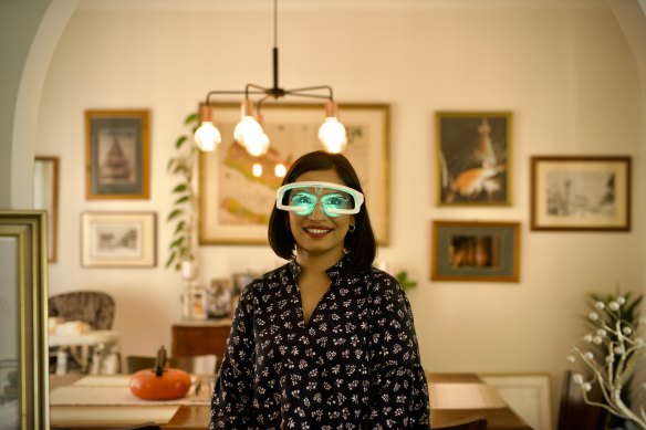 Priyanka, one of the trial participants featured on the show, wears a pair of light therapy glasses.