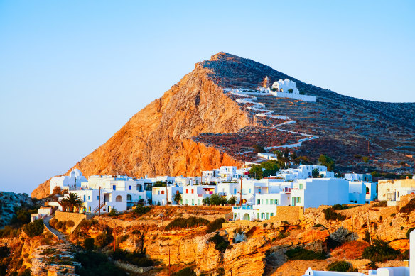 Hugging the hill – Chora on Folegandros island.