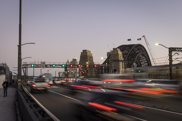 NSW Labor plans to divert tolling revenue from the Harbour Bridge to relief for drivers.