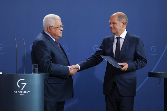 Mahmoud Abbas, President of the Palestinian National Authority, and German Chancellor Olaf Scholz shake hands. Scholz did not contest Abbas’ words at the event.
