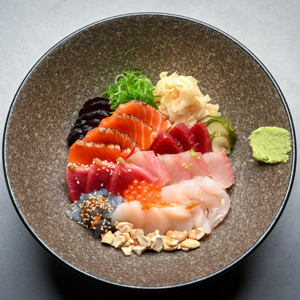 Chirashi bowl at Uminono.