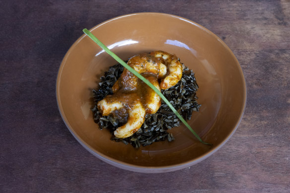 Garlic konjac with seaweed black rice.