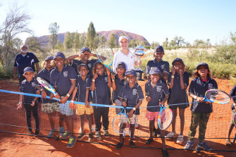 Ashleigh Barty with Mutitjulu school students in Uluru-Kata Tjuta National Park. 