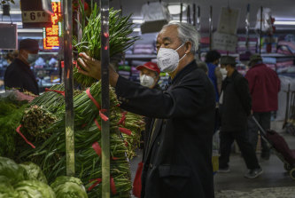 There has been a sharp increase in vegetable prices in the past year in China. 