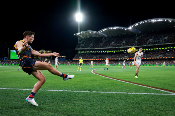 The Crows lead by 31 points at half-time.