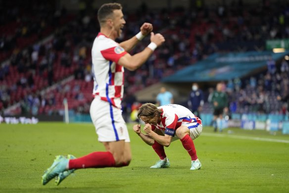 Modric, right, and Ivan Perisic celebrate the latter’s goal.