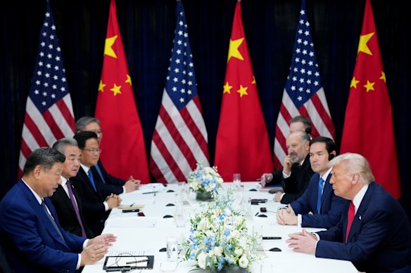 Trump e Xi sentam-se para iniciar negociações em Busan.