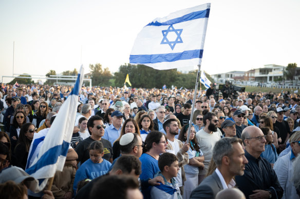 People gather for a Jewish vigil in Support of Israel at Rodney Reserve in Dover Heights.