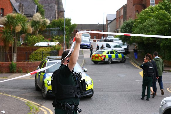Citizens intervened before the police arrived.