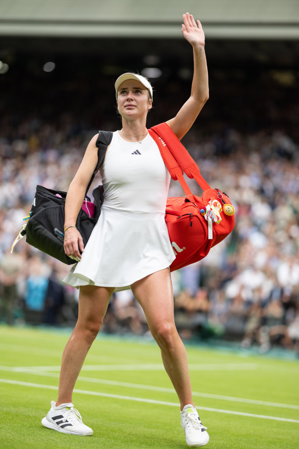 Farewelling the Wimbledon crowd after last year’s semi-final. In the quarter-final, Svitolina had upset No. 1-ranked Iga Swiatek.