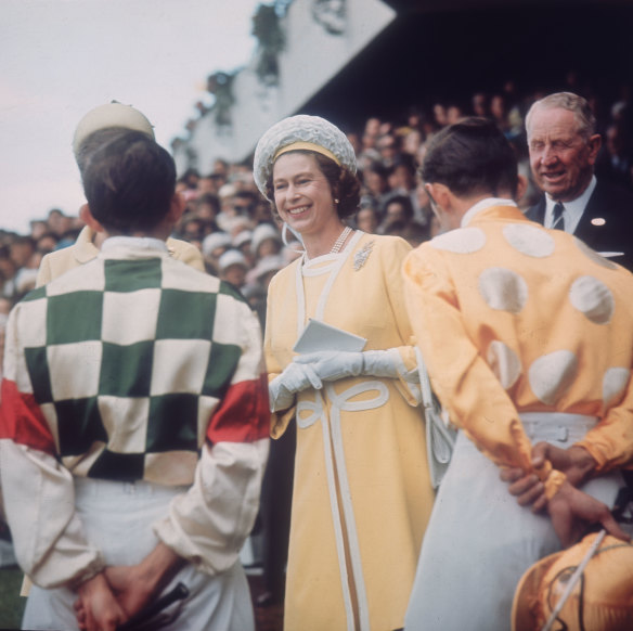 Speaking a cultivated “Queen’s English” was once seen as terribly important by some but Queen Elizabeth herself looks unfussed during a visit to Randwick racecourse in 1970.