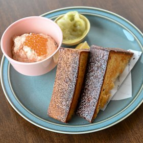 Rye with smoked salmon rillettes.