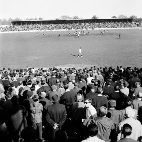 First bounce: Carlton v Fitzroy, 1966, with the trial rectangle on Princes Park.