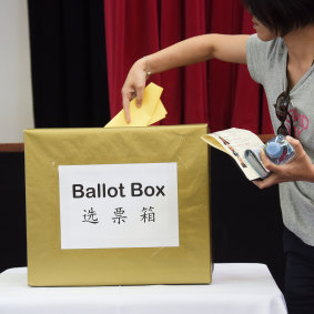 A Chung Wah Association member votes.
