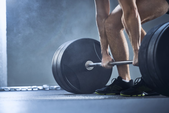lowering-weights-makes-you-stronger-than-lifting-weights-new-research