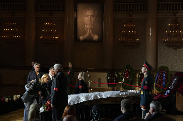 People walk past the coffin of  Mikhail Gorbachev inside the Pillar Hall of the House of the Unions