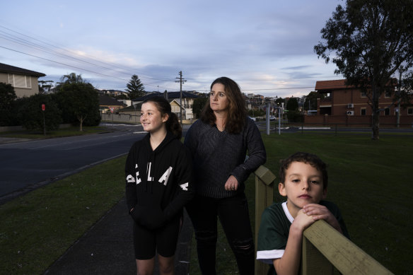 Candice Janit with her children Lexi and Ryan who attend Mount Sinai College.