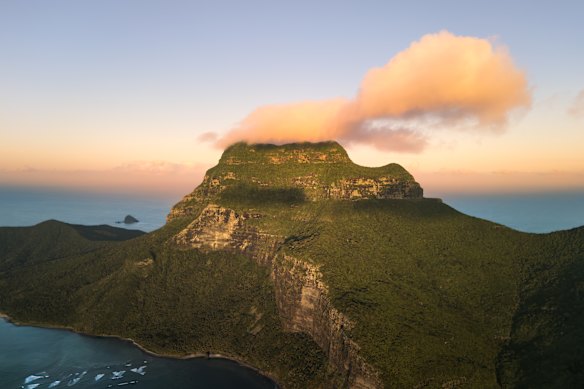 A cap of cloud for Lord Howe.