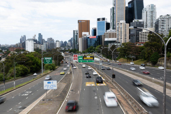 The four-kilometre Warringah Freeway upgrade between North Sydney and Naremburn aims to cater for traffic from a new harbour crossing.