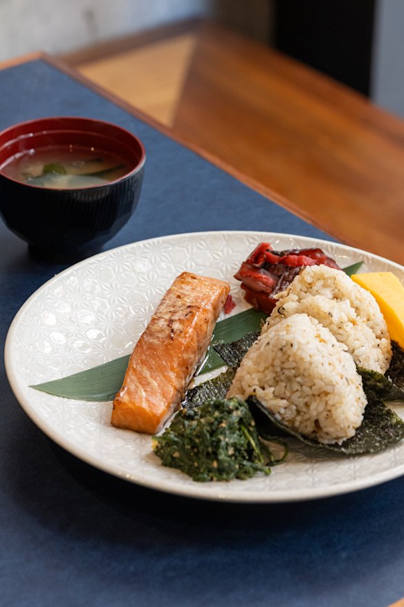The onigiri set comes with a side of miso soup. 