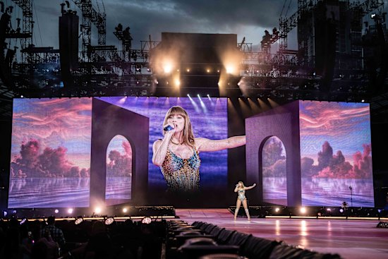 Taylor Swift enchants Sydney.