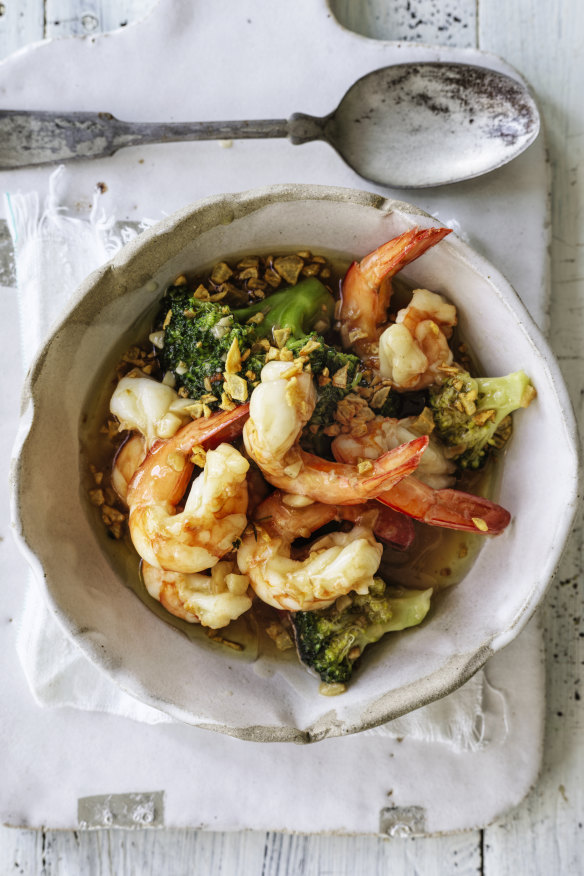 Adam Liaw’s garlic prawns and broccoli stir-fry.