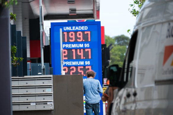 The Transport Workers’ Union and the Australian Road Transport Industrial Organisation want the Fair Work Commission to establish a timely industry-wide review mechanism based on weekly fuel price rises that will enable drivers to be compensated.