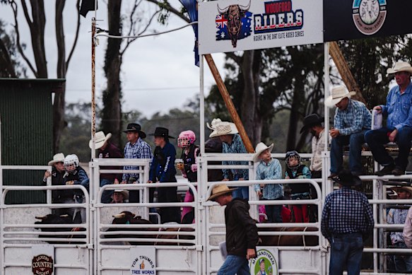Bella se preparando para sua primeira caminhada do dia.