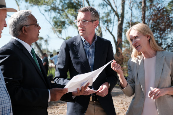 NSW Premier Dominic Perrottet (centre) and Roads Minister Natalie Ward (right) at a funding announcement for western Sydney on Sunday.