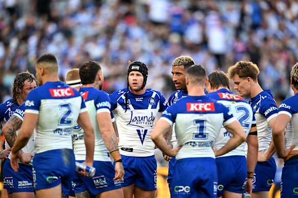 Matt Burton and the Bulldogs contemplate defeat against the Panthers.