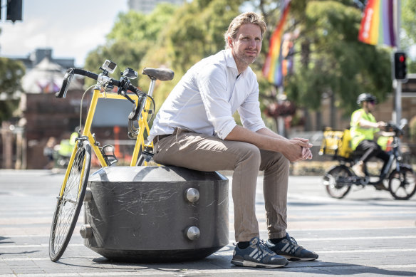 Marco te Brommelstroet says new cycle paths have been planned well.