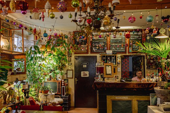 Bar Pod Kopytkiem has eclectic decor of knick-knacks, Christmas decorations and plants.