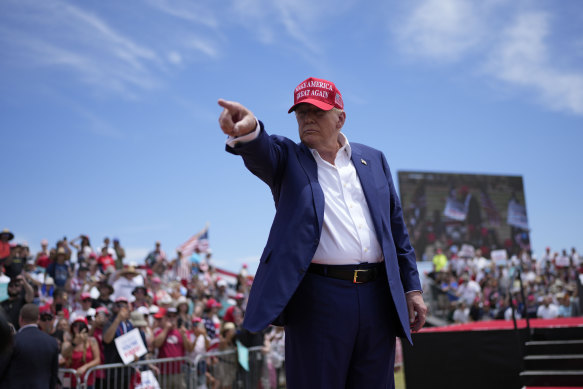 Donald Trump spoke at a Las Vegas rally where several listeners had to receive medical attention because of the heat.