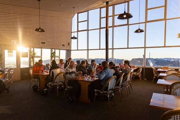 A first-light breakfast at Eagle’s Nest with Thredbo’s First Tracks Club.