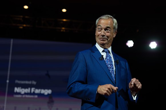 Il leader riformista britannico Nigel Farage interviene al vertice.