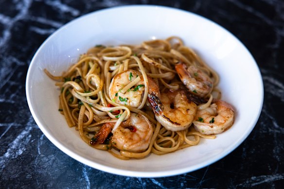 Belucci’s linguini con gamberi.