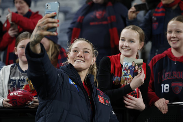 Despite her injury, Tayla Harris of the Demons takes a selfie with fans on Saturday night.