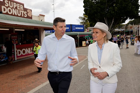 Sussan Ley con Basil Zempilas en el Perth Royal Show.
