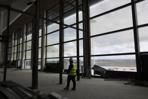 Passengers will have views of the Blue Mountains on their way to the terminal gates.