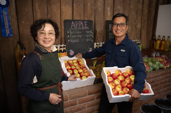 Blue Mountains apple growers Andrew and Angela Lee of Bilpin Botanic Orchard.