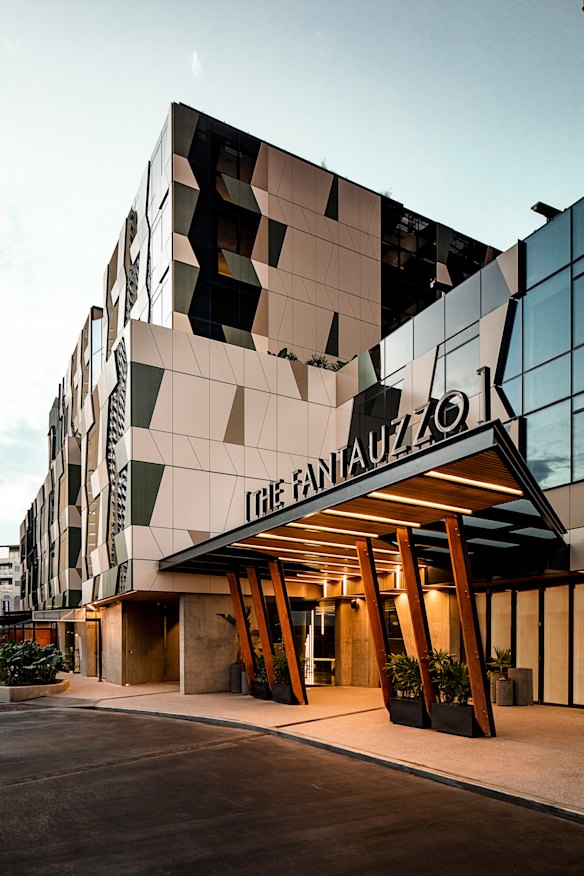 The Fantauzzo showcases the portraits of Australian painter Vincent Fantauzzo. 