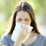 Hay fever and COVID-19 symptoms 'difficult to untangle' as pollen season looms