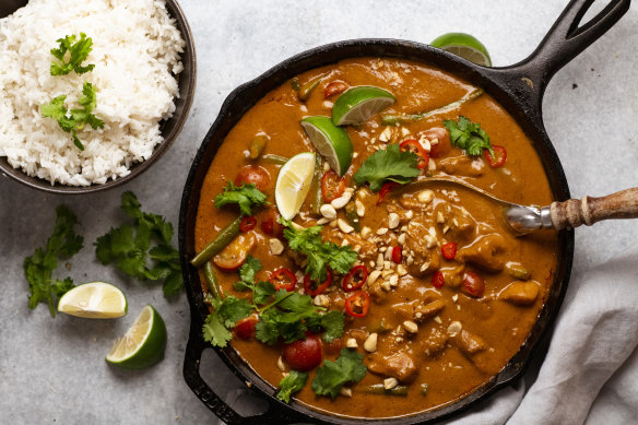 RecipeTin Eats’ Thai chicken satay curry uses both curry paste and curry powder.