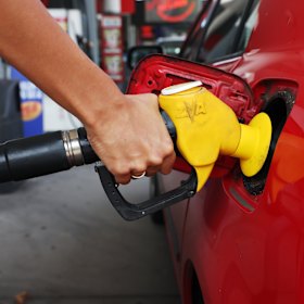 يقول صاحب محطة خدمة في بلدة صغيرة إن عمله في روبينفيل يعاني من أسوأ نقص في الوقود منذ أكثر من 25 عامًا.