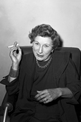 Judith Anderson on her return to Australia in September 1955 to appear in Medea.