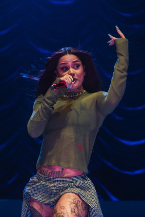 Kehlani gives the performance everything.