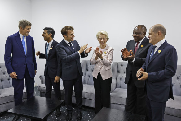 From left, US special presidential envoy for climate John Kerry, British Prime Minister Rishi Sunak, French President Emmanuel Macron, President of the European Commission Ursula von der Leyen, South African President Cyril Ramaphosa and German Chancellor Olaf Scholz at the climate summit in Egypt.