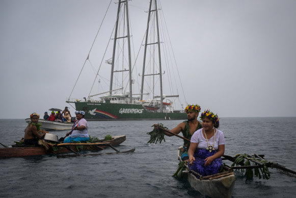 The Kiaon islanders welcome the Greenpeace crew.
