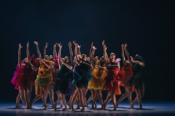 Flora unfolds across 12 short chapters.