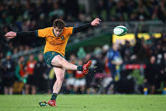 James O’Connor kicks against Ireland in November.